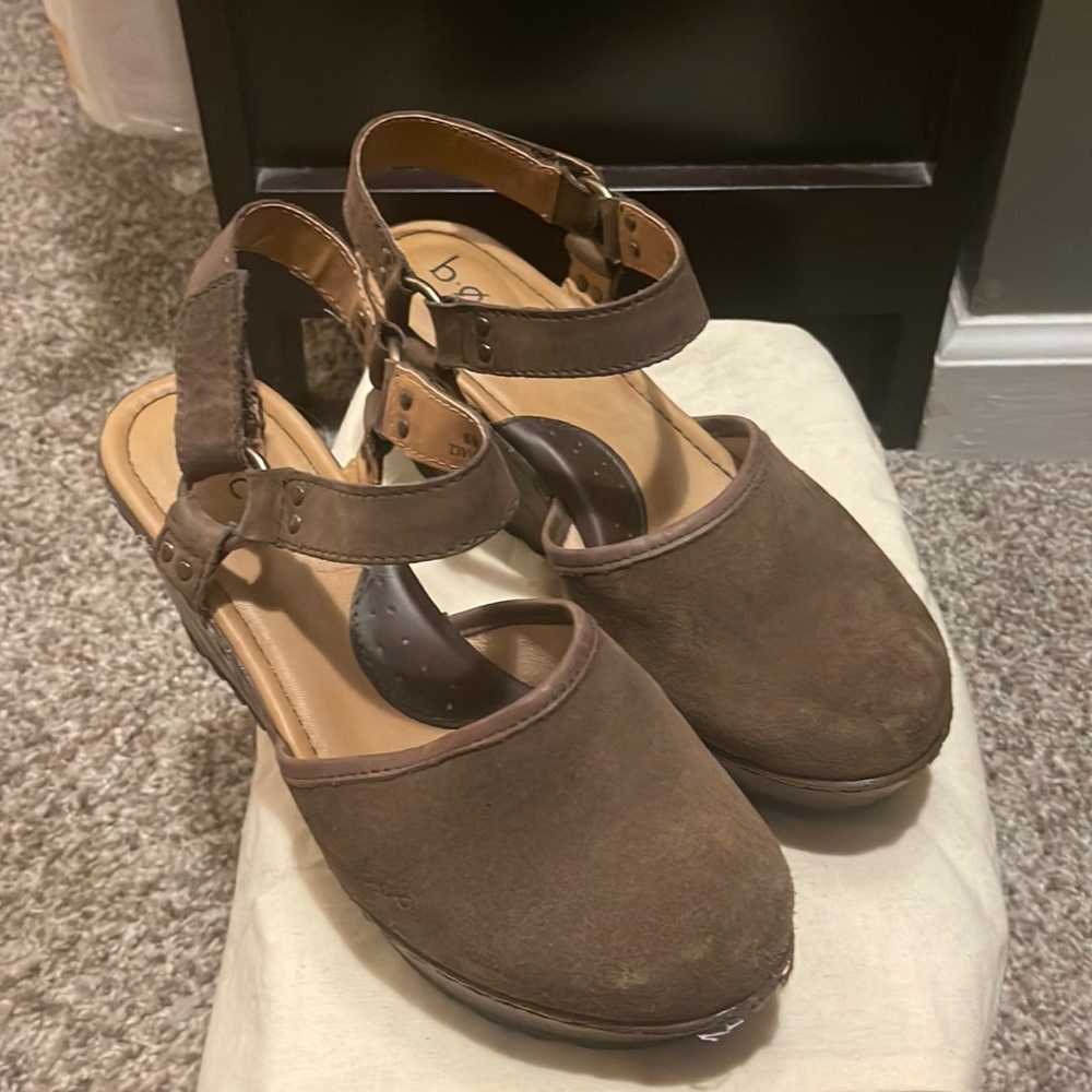 B.O.C brown wedge